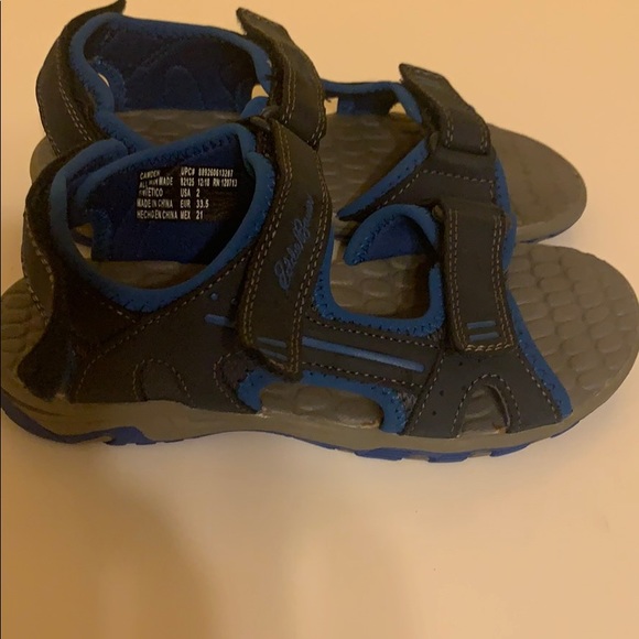Kid’s Eddie Bauer sandals - Picture 2 of 8